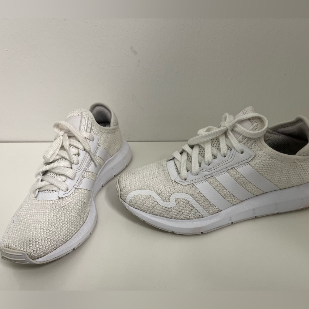 adidas swift run white sneakers size 7